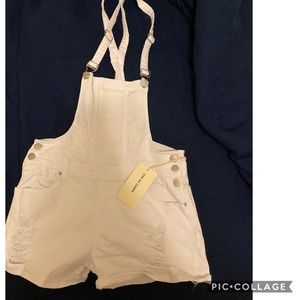 White overall shorts size L